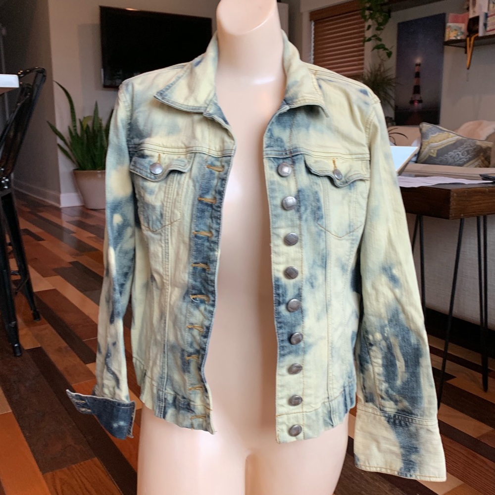 Faded//washed out look Chicos jean jacket